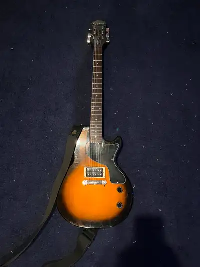Awesome and simple guitar! Plays great. Single humbucker - nothing to get in the way of having fun....