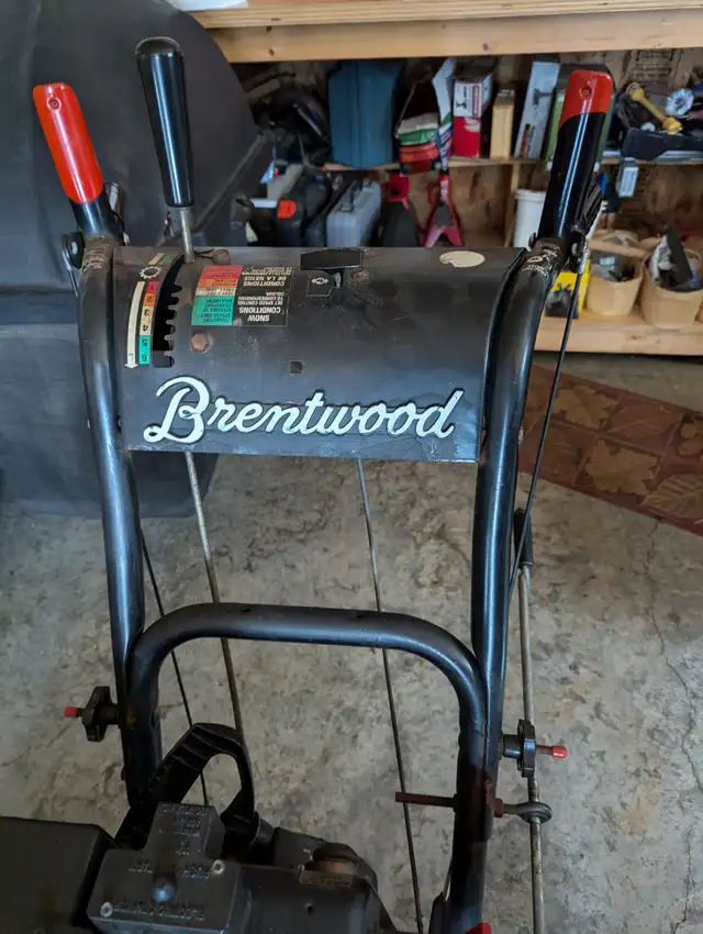 SOUFFLEUSE À NEIGE (nég.) in Snowblowers in Saguenay - Image 2