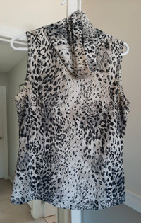 Suzy Shier Animal print Sleeveless shirt