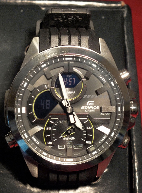 Brand new Casio Edifice Men's watch with Bluetooth. in Jewellery & Watches in St. Catharines