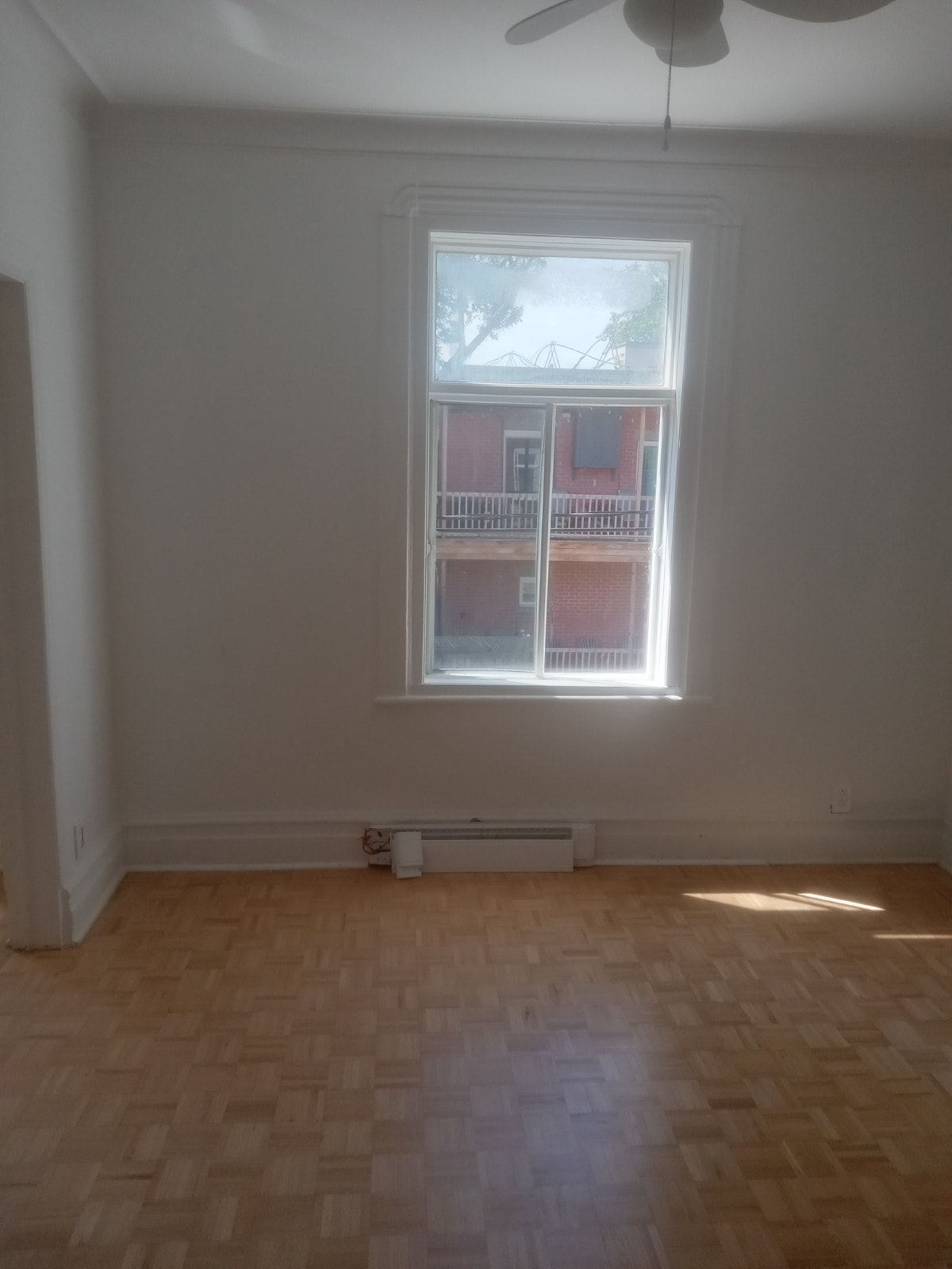 Renovated bright 4.5 apt, metro Sherbrooke,September — photo 2