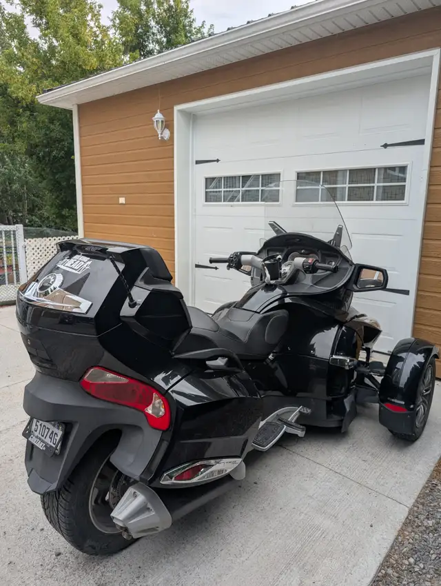 Spyder RT-S in Touring in West Island - Image 7