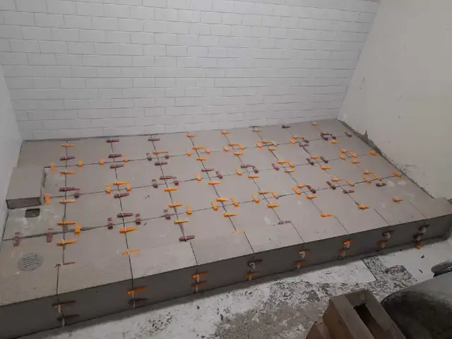 Tile installation 64402009593986123