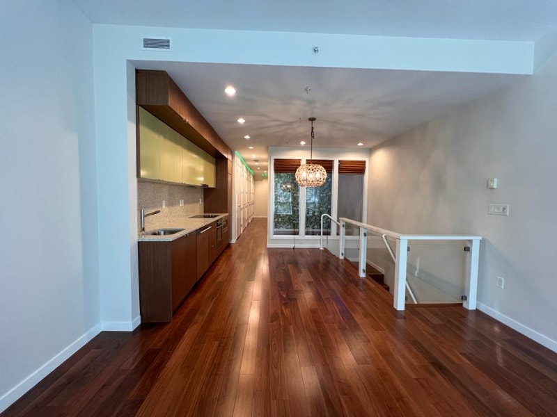 3,900 / 2br 1,100ft2 Live and work Townhouse (Downtown Vanc Long Term Rentals Vancouver