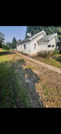 Small home 4 Sale w/large yard in Andrew AB 