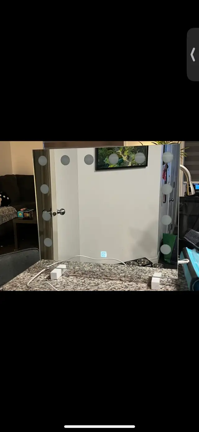 Light Up Mirror  in Home Décor & Accents in Edmonton - Image 2