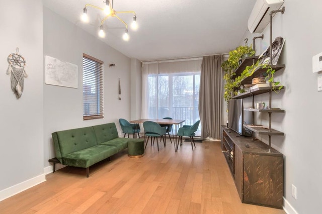 St‑Henri Modern 2BR Condo + Indoor Parking + Huge Balcon — photo 2