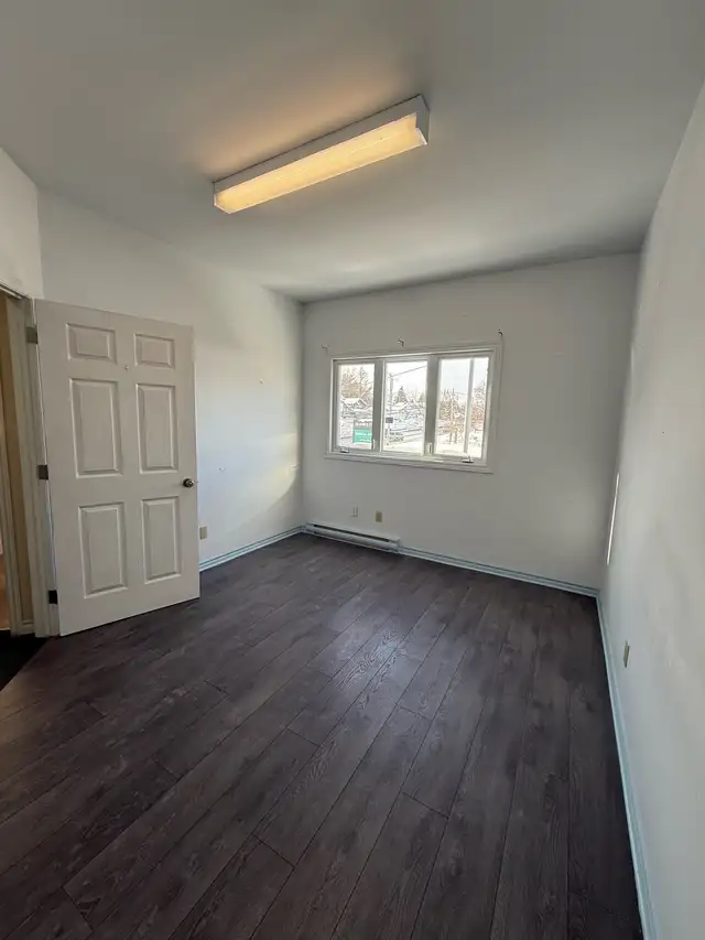 Business Room for rent