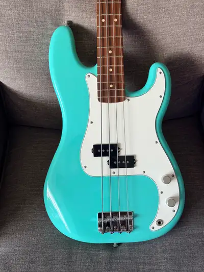 Fender Player Precision Bass Pau Ferro  – Sea Foam Green + Case, View more