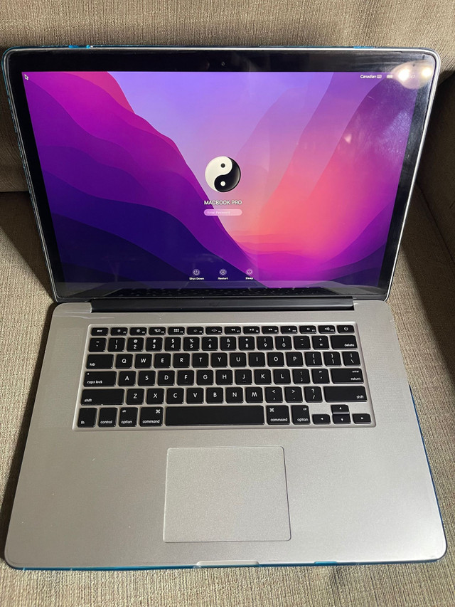 MacBook Pro 15”i7 processor Quad Core 2017 512GB SSD 16GB Ram
