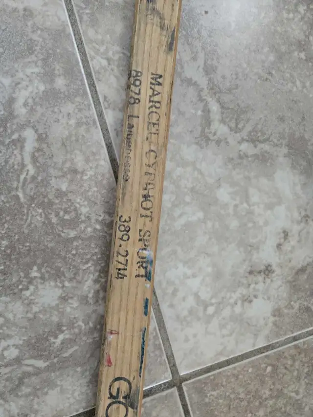 Vintage Hockey Stick GOURETS ROYAL STICK in Arts & Collectibles in Ottawa - Image 3