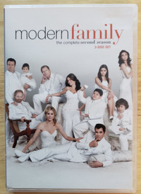 DVD SET: MODERN FAMILY - COMPLETE SEASON 2 ------ 3 DISCS