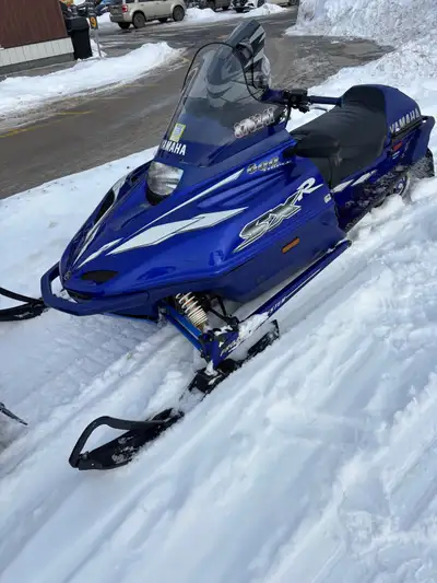 2000 SXR 600 - Red head engine - studded track - reverse - 2 up jack seat - electric start but it ne...