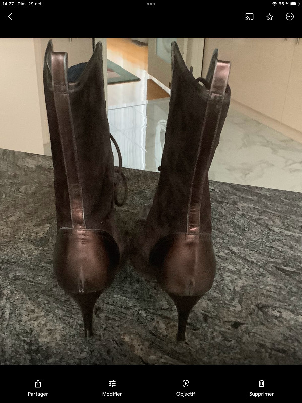Botte en cuir et suède doublé de cuir dans Femmes - Chaussures  à Laval/Rive Nord - Image 2