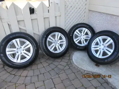Ensemble de (4) Pneus Michelin X-Ice Snow SUV, 235/65/17 108T. Reste 10/32 sur semelle avec roues ma...