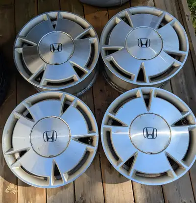 Honda Alloy Rims for a Honda Civic