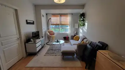 2 bedroom 2 bathroom condo with parking