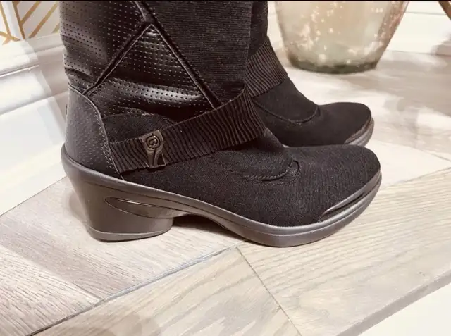 women’s brand new shoes in Women's - Shoes in Mississauga / Peel Region - Image 2