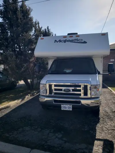 30 FT, motormome with a Triton V10 engine 4KW generator, 40gal. fresh water tank, 12.2 gal LPG capac...