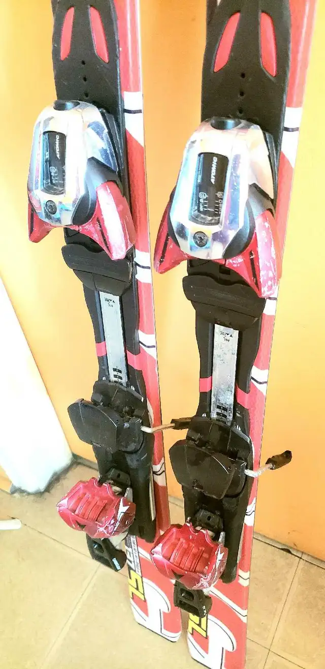 Skis alpin  atomic race 12 SL. Taille 137 CM. in Ski in City of Montréal - Image 8