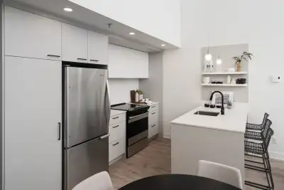 A luxurious 3 1/2 apartmentis is available for sublet for july. Original rental fee is $1730, we ren...