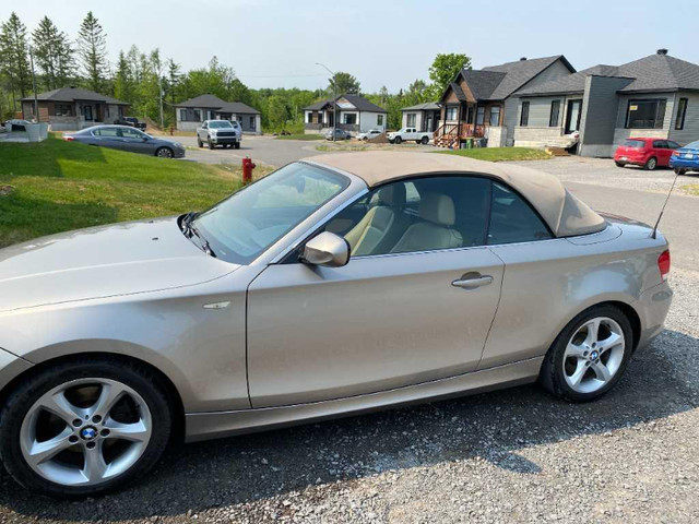 bmw 128i décapotable 2010 dans Autos et camions  à Ville de Québec - Image 2