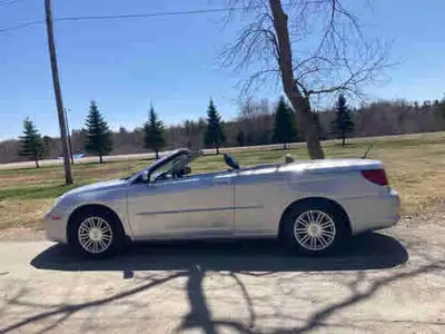 2008 Chrysler Sebring touring convertible in excellent condition 2.7 V6. Very well cared for, stored...