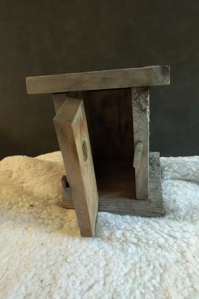 Unique Wooden Outhouse Bird houseCA$32 in Outdoor Décor in City of Toronto - Image 4