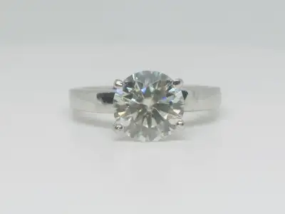Brand New CARAT: 3 Clarity: VVS1 Color: ice white Shape: Round Ring Size: 7 Ring material: 925 Silve...