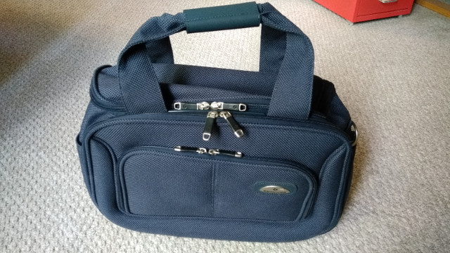 Mallette de voyage Samsonite haut de gamme. Portable 17" dans Autre  à Ville de Québec