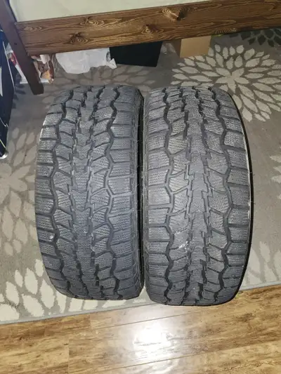 selling 260 NOT ON RIMS two winter tires 18 inches 8000 KM they are Hercules avalanche RT 225 45 18...