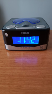 RCA CD Player & AM FM Radio & Alarm Clock