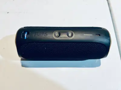 Portable, waterproof (IPX7) Bluetooth speaker featuring a racetrack-shaped driver for 20W of high-ou...