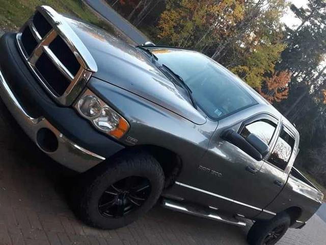 Grey 2005 Dodge Ram pickup Truck 1500 Crew Cab  in Cars & Trucks in Annapolis Valley