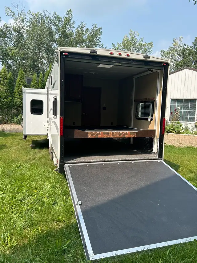 2012 XLR toy hauler 27hfs in Travel Trailers & Campers in Regina - Image 5