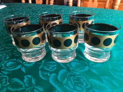 Vintage Glassware for your entertaining, set of 6 glasses, colours gold with black, about 4” tall, r...