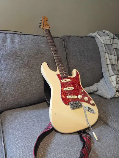 Dont let "squier series" fool you. If youre unfamiliar with this line, they were standard MIM strats...