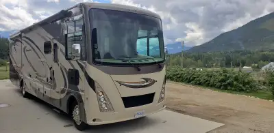 2018 Thor Motorhome Windsport for sale. It comes on a Ford chassis and a V10 Triton engine. Sleeps 8...