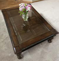 Beautiful Coffee and End Table Set