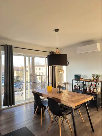 Beau grand 5 1/2 moderne à louer à Saint Nicolas sur la rue du Hunier dans le quartier Roc Pointe !...