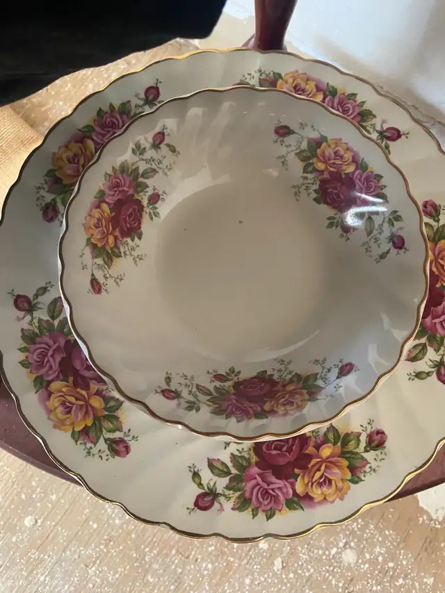 MYOTT ROSE GARDEN IRONSTONE WARE DINNER PLATE MADE IN ENGLAND in Kitchen & Dining Wares in Mississauga / Peel Region - Image 4