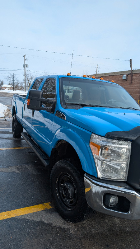 2015 Ford F350  Super Duty XLT 4x4 Crew With 8 ' Box 275K KM in Cars & Trucks in Markham / York Region