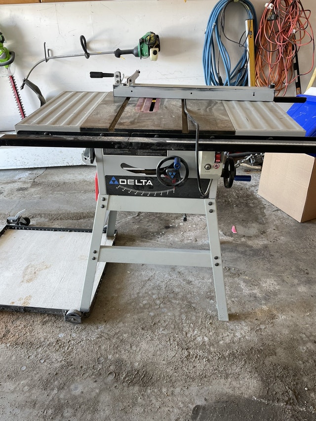 10” Delta table saw Power Tools Regina Kijiji