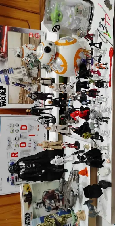STAR WARS COLLECTIBLES HUGH LOT This Lot Included: officially licensed product 1 - LittleBits Star W...