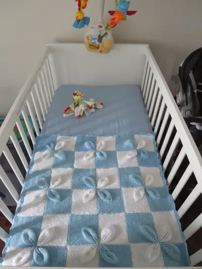 Lit bébé/Baby crib, View more