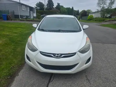 Hyundai elantra bonne condition bonne mécanique tout équipé tout fonctionne