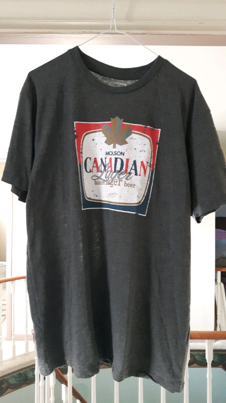 Molson Canadian T-shirt in Men's in Mississauga / Peel Region - Image 2