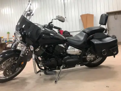 2007 Yamaha V Star 1100 Custom Midnight. $6200 Low KMs (7700 miles, US bike). Fresh safety (done Jul...
