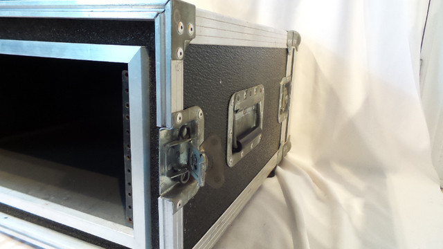 2 Shock-mounted 4 Space Racks in Pro Audio & Recording Equipment in Kawartha Lakes - Image 3