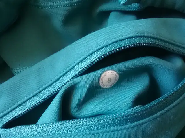 Lululemon Speed Up Tight 28" Full-On Luxtreme - Ice Cave/Teal in Women's - Bottoms in City of Toronto - Image 5